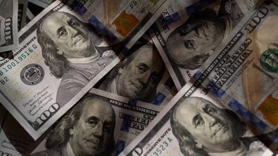 Dollar rally pauses on Iran deal hopes; yen edges back from intervention zone