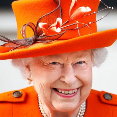 Former Royal Butler Reveals Queen Elizabeth's Trick to Keep the Party Going: "She Used to Love to Gossip"