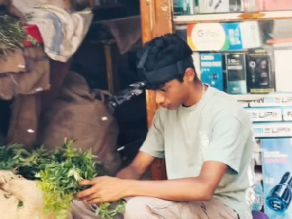 Bengaluru vegetable seller earning more than Rs 12 LPA? Man spots him wearing AI data-collection headgear, video stuns internet