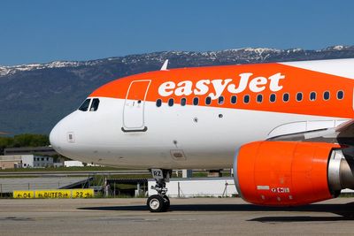 Easyjet issues summer holiday fuel supply update as fall in bookings blamed on Iran war