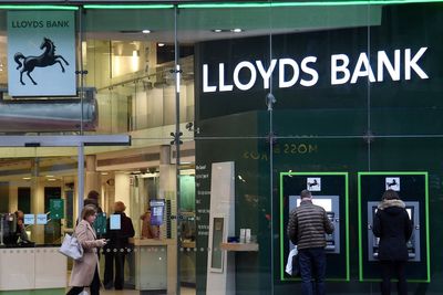 Lloyds to lose title of UK’s biggest branch network to rival bank