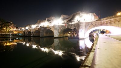 ‘French Banksy’ JR wraps Paris’s Pont Neuf bridge in inflatable ‘cave’