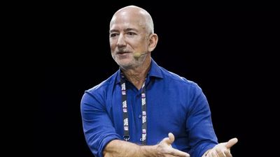 Jeff Bezos, world's 4th richest man, couldn't stop talking about a nurse in Queens earning $75,000. Here's why