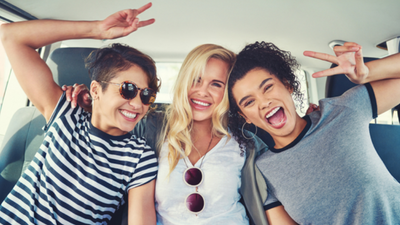That peace sign you do in your selfies could let AI steal your fingerprints for scammers — here’s how