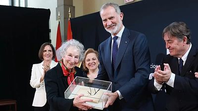 Felipe VI presents Margaret Atwood, author of 'The Handmaid's Tale', with 2025 Joan Margarit prize
