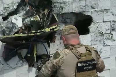 Unexploded drone with 50kg of explosives removed from high-rise apartment in Ukraine after Russia strike