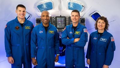 Artemis II crew confronted by lunatic calling them actors who didn’t go to space, they smile politely at him