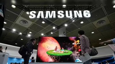 Samsung chip employees to get average $338,000 bonus under strike deal