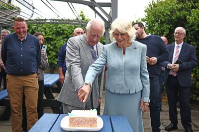 King creates a stir baking ‘VIP dessert’ at community hub