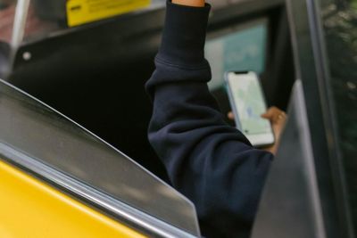 'Scammer' Lyft Driver Allegedly Tried to Charge Riders $75 Using An AI-Generated Photo of Fake Car Damages