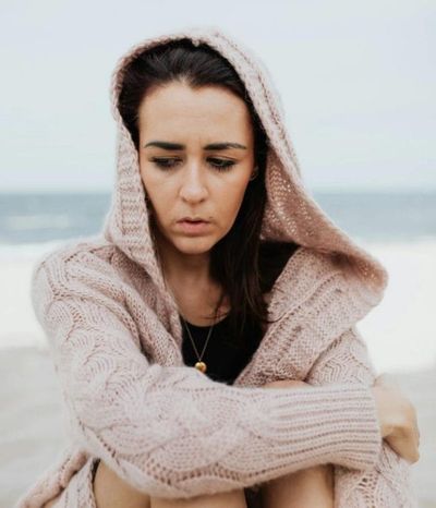 Why You Keep Attracting Emotionally Unavailable Partners — Therapists Explain the Pattern