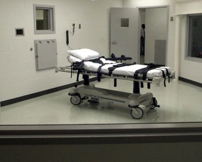 US supreme court dismisses Alabama’s bid to execute intellectually disabled man
