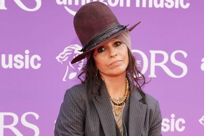 Linda Perry says songwriters should ’embrace’ artificial intelligence