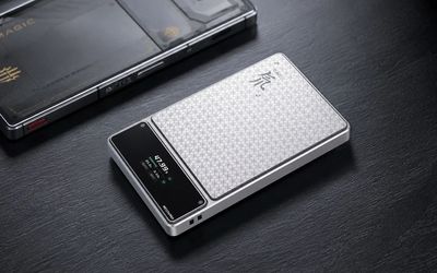 RedMagic isn't just making cool gaming phones, this power bank has a display and flight safe mode