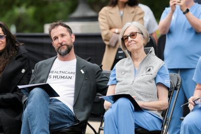 The Pitt star Noah Wyle speaks at Capitol rally for healthcare worker reform