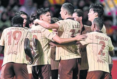 Suphanat gives Buriram slight advantage