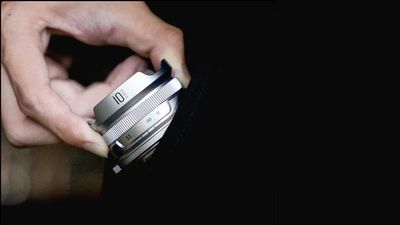 This new fisheye lens fits in a pocket, weighs less than a baseball, uses a longstanding focus trick – and costs US$75 / £56