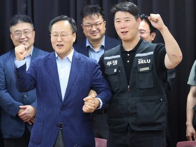 Samsung workers to begin vote on pay deal