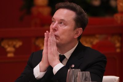 Houston, Elon has a problem: SpaceX launch scrubbed at the last minute
