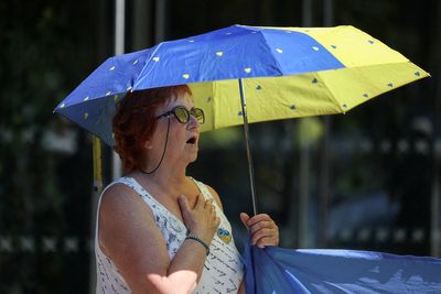 Health alerts issued for large parts of UK as 30C bank holiday heatwave arrives