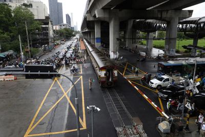 Safety at 58 railway crossings in Bangkok to be tightened