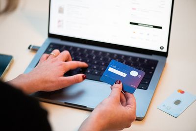 How AI Is Revolutionising Consumer Shopping Habits: Chatbots Over Search Engines