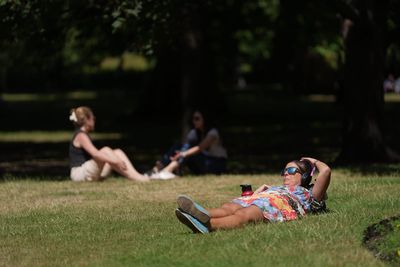 Amber heat health alert issued for parts of UK as hot temperatures hit