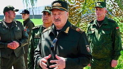 Lukashenka offers to meet Zelenskyy as Ukraine warns of Russia's new offensive through Belarus