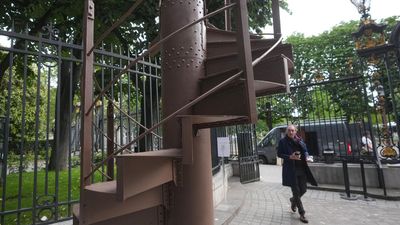 Section of Eiffel Tower spiral staircase sells for €450,000 at auction