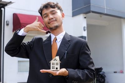 Don’t Fall for This New Rental Scam — Fake Ads Are Taking Thousands from Men Moving to New Cities