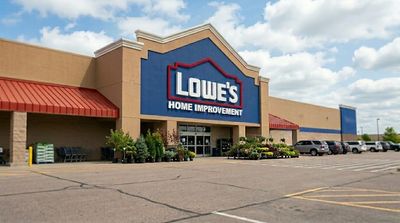 Lowe's Finds Support at $215 After Q1 Earnings Sell-Off