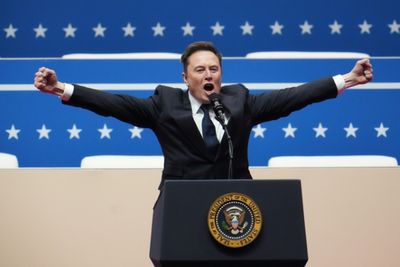 Is Elon Musk the Richest Man in the World? Tesla CEO Set For Trillionaire Status As SpaceX Files Historic Market Debut