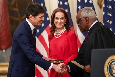 Kevin Warsh sworn in by Clarence Thomas as Trump claims he wants ‘independent’ Fed Reserve under his hand-picked chair