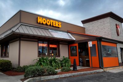 Hooters CEO encourages family dining in restaurant chain’s newest rebrand