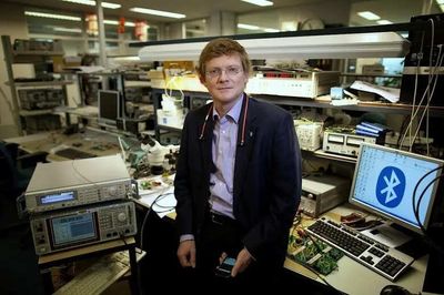In 1994, Engineer Jaap Haartsen tried to end the nightmare of tangled wires at Ericsson: His secret wireless idea became the Bluetooth technology we use every day