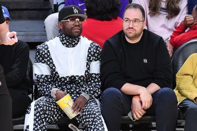 Boxing champ Floyd Mayweather Jr. accuses business advisor of pilfering $175 million in cash, gems, and jets