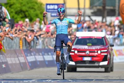Giro d'Italia: Alberto Bettiol marches to solo victory on stage 13 after vaulting from breakaway on final climb