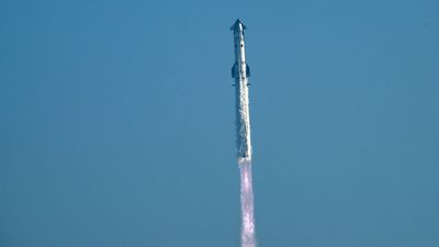 SpaceX just launched Starship V3 — its most powerful megarocket yet — into space for the 1st time in spectacular Flight 12 test (video)
