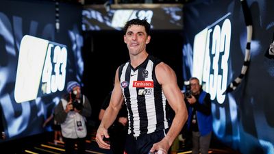 Pendlebury's golden touch to mark AFL record