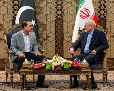 Trump to meet with US negotiators to decide on Iran’s ceasefire proposal