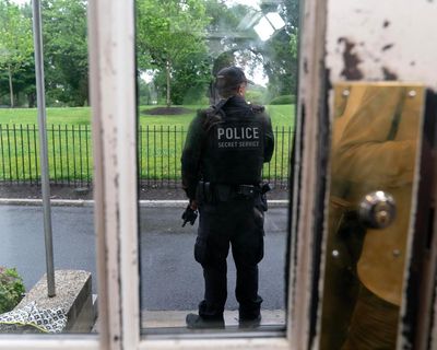 Suspected gunman dies after exchange of fire with Secret Service agents at White House checkpoint