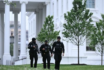 White House shooting live: Suspect had previously tried to get inside building and told police ‘he was Jesus Christ’