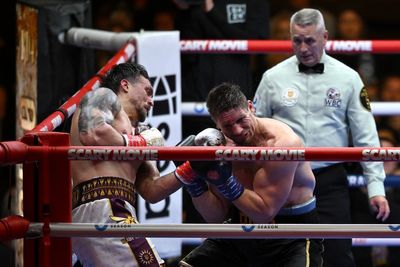 Oleksandr Usyk stops Rico Verhoeven late to avoid major upset in controversial fight