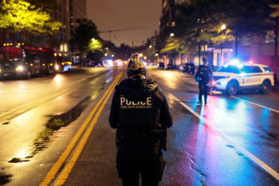 Suspect dies after trading gunfire with officers near White House, Secret Service says