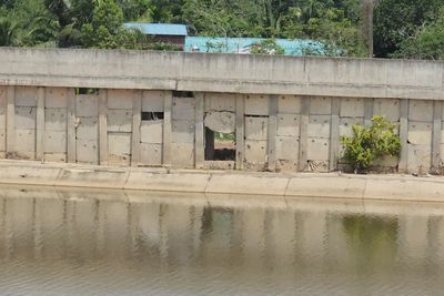 Canal walls unrepaired, Songkhla residents fear fresh flooding