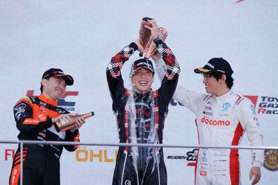 Super Formula Suzuka: Nirei Fukuzumi beats Ayumu Iwasa for first win for Rookie Racing