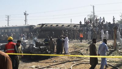 Dozens killed in suicide bombing targeting Pakistani passenger train