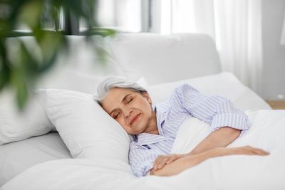 How to sleep better in hot weather as temperatures to hit 35C