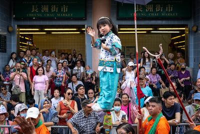 Revelers pack a Hong Kong island for a bun festival, a century-old tradition