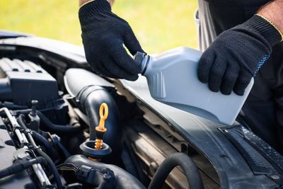 Men Are Ruining Their Engines by Topping Off Oil Wrong — Mechanics Reveal the Costly Misstep